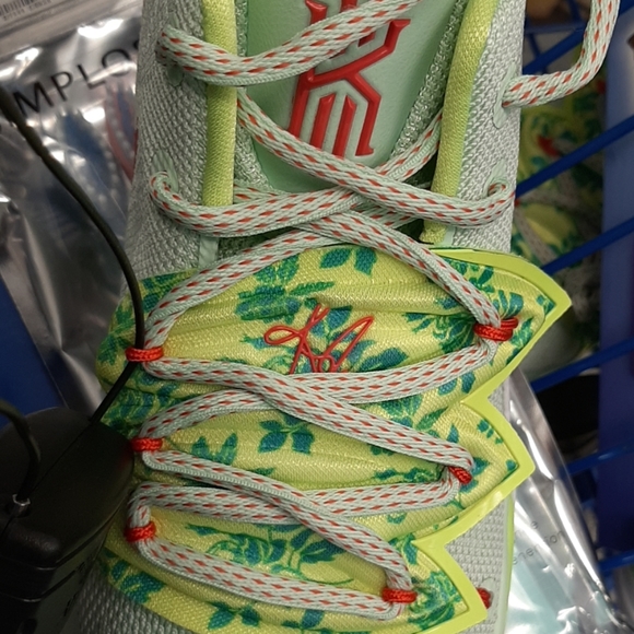 kyrie irving trainers